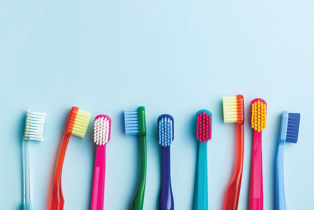 Image of different colored toothbrushes  Jiri Hera / stock.adobe.com